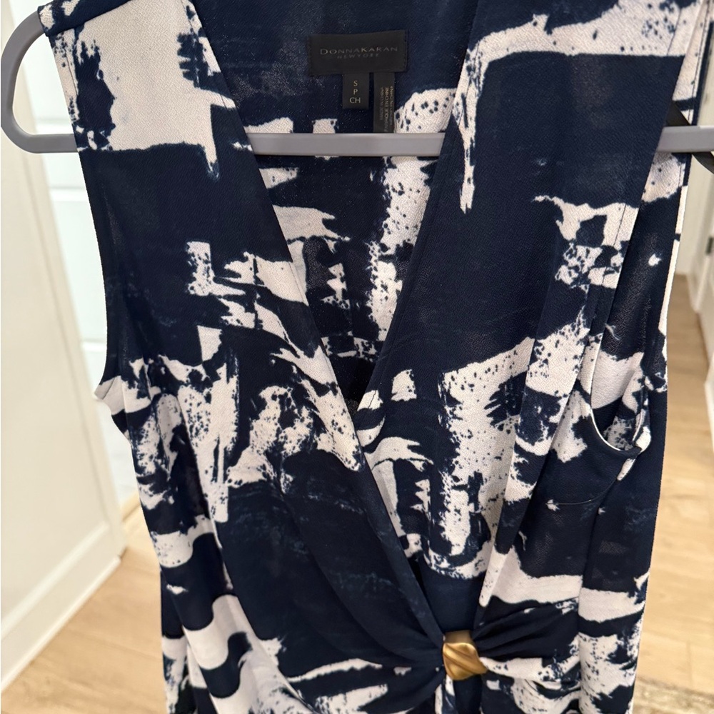 Donna Karan Navy and White Garment